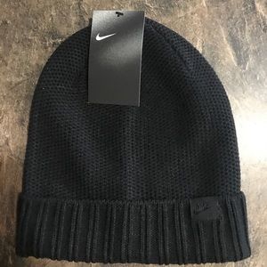UNISEX ALL BLACK NIKE BEANIE <<one size>>